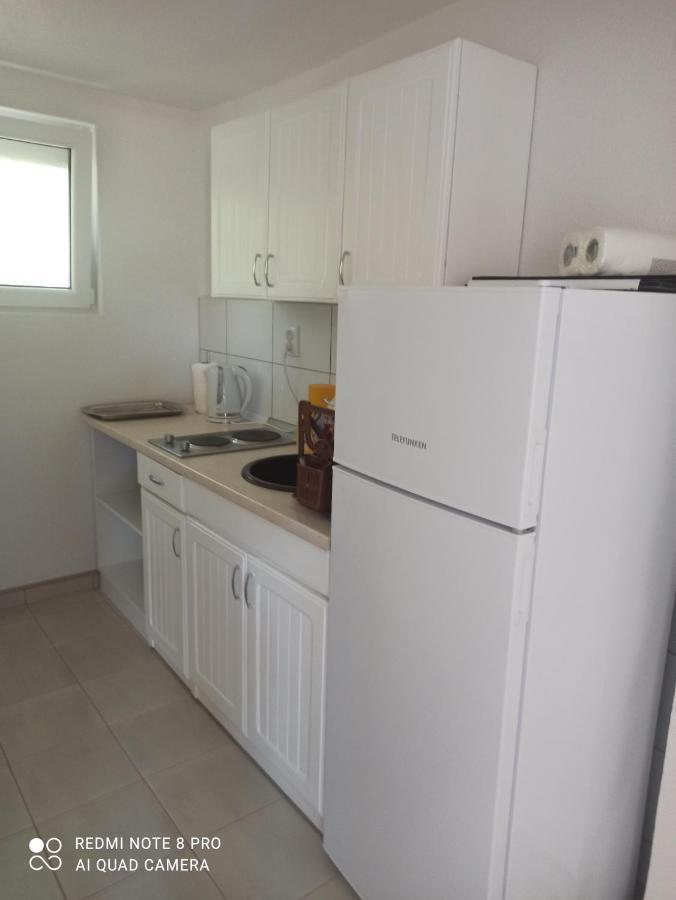 Appartamento Sunce Apartman Bratkovice 1-8C Drače Esterno foto