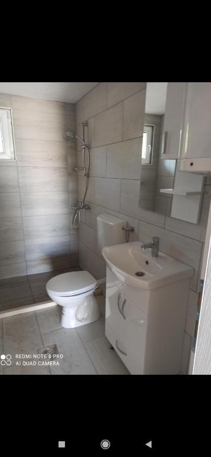 Appartamento Sunce Apartman Bratkovice 1-8C Drače Esterno foto