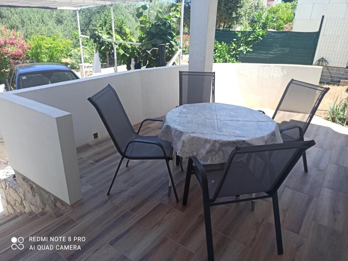 Appartamento Sunce Apartman Bratkovice 1-8C Drače Esterno foto