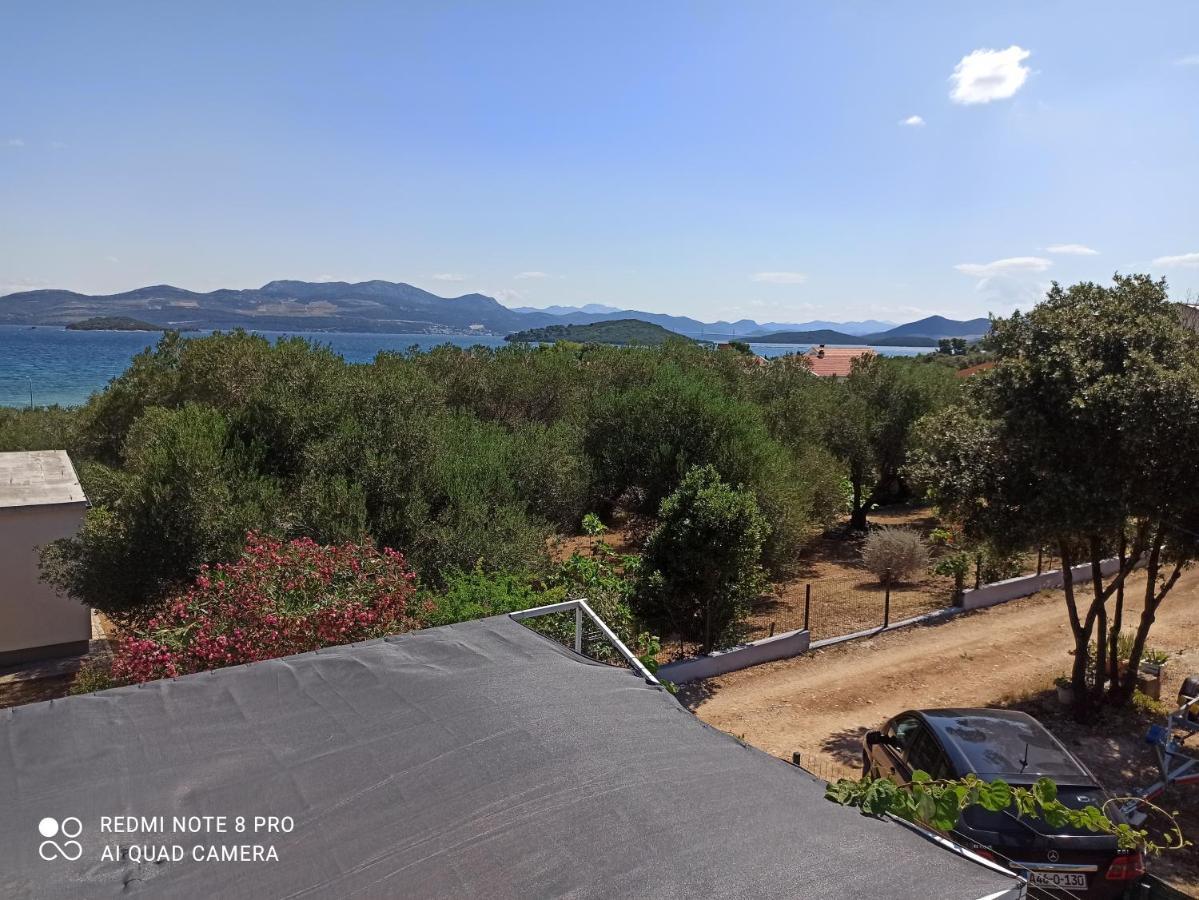 Appartamento Sunce Apartman Bratkovice 1-8C Drače Esterno foto