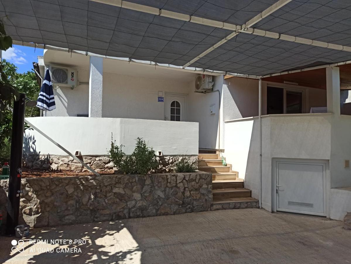 Appartamento Sunce Apartman Bratkovice 1-8C Drače Esterno foto