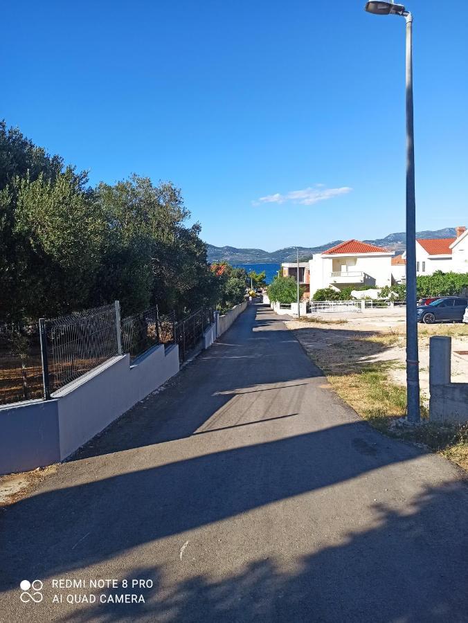 Appartamento Sunce Apartman Bratkovice 1-8C Drače Esterno foto