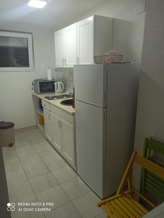 Appartamento Sunce Apartman Bratkovice 1-8C Drače Esterno foto