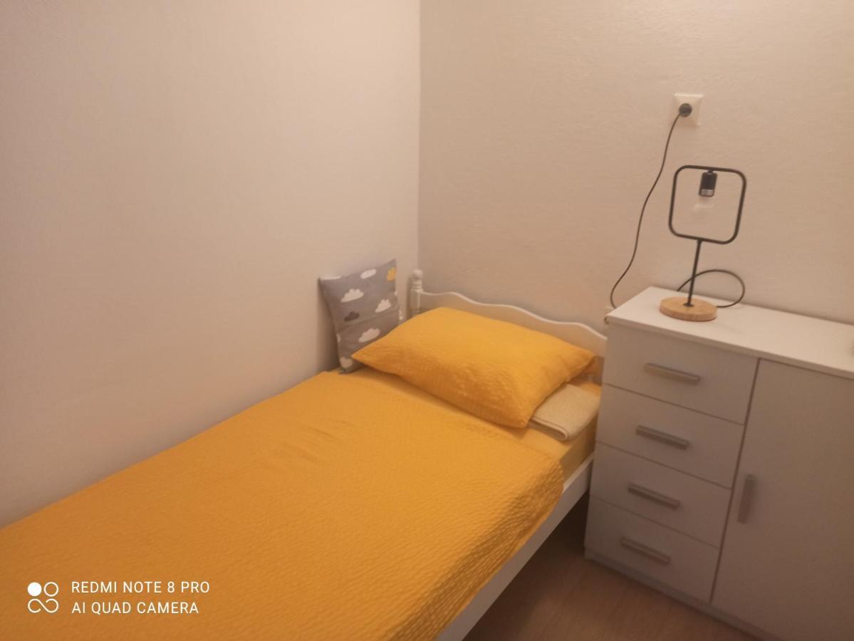 Appartamento Sunce Apartman Bratkovice 1-8C Drače Esterno foto